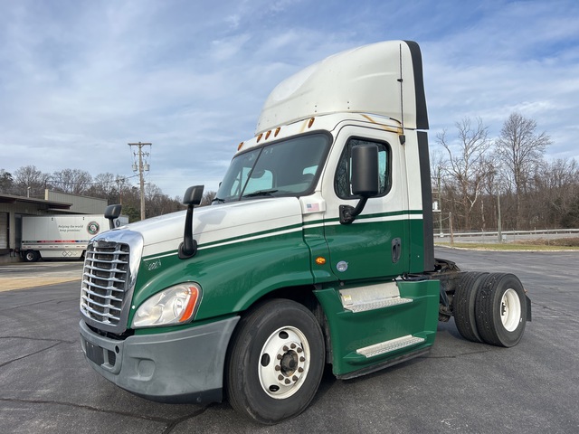 2016 Freightliner Cascadia 125 4x2 S/A Day Cab Truck Tractor