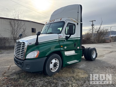 2017 Freightliner CA125 4x2 S/A Day Cab Truck Tractor