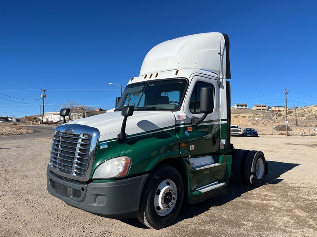 2017 Freightliner Cascadia 4x2 S/A Day Cab Truck Tractor