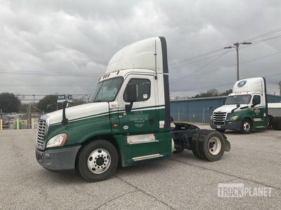 2017 Freightliner Cascadia 125 4x2 S/A Day Cab Truck Tractor