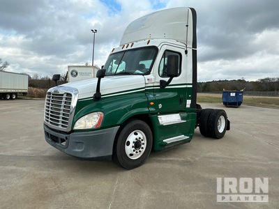 2015 Freightliner CA125 4x2 S/A Day Cab Truck Tractor