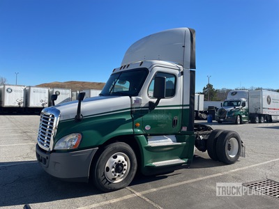 2018 Freightliner Cascadia 125 4x2 Ciągnik siodłowy z kabiną dzienną S/A