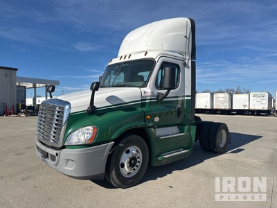 2018 Freightliner CA125 4x2 S/A Dagcabine Trekker