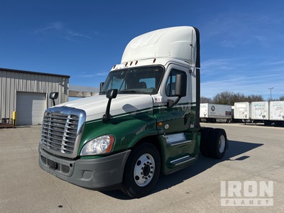2018 Freightliner CA125 4x2 S/A Dagcabine Trekker