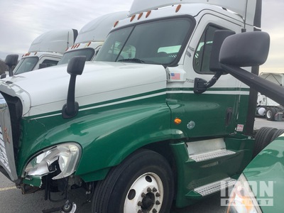 2015 Freightliner Cascadia 125 4x2 S/A Dagcabine Trekker (Inoperable)