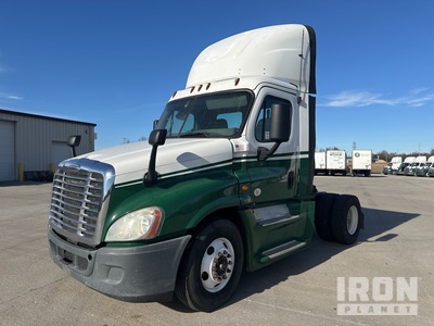 2017 Freightliner CA125 4x2 S/A Dagcabine Trekker