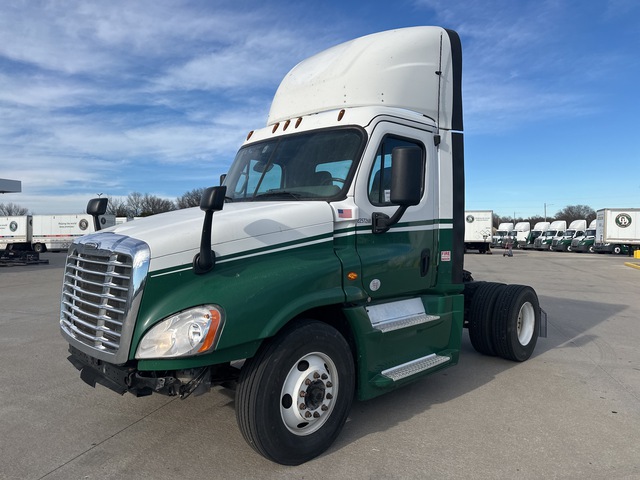 2017 Freightliner CA125 4x2 S/A Day Cab Truck Tractor