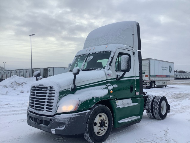 2018 Freightliner CA125 4x2 S/A Day Cab Truck Tractor