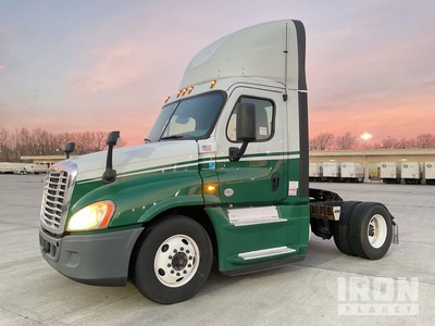 2018 Freightliner CA125DC 4x2 Ciągnik siodłowy z kabiną dzienną S/A