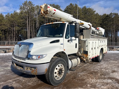 Altec L45M 45 ft on 2014 International 4400 SBA 4x2 Arbeitsbühne-Lkw