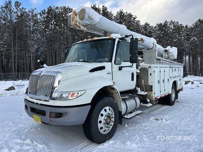 Altec L45M 45 ft on 2014 International 4400 4x2 Bucket Truck