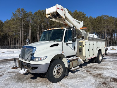 2015 Versalift VST-5000I 54 ft on 2016 International 4300 SBA 4x2 Bucket Truck