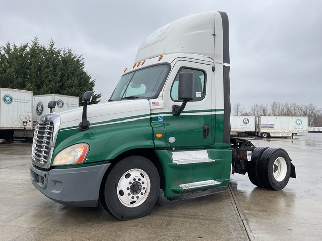 2016 Freightliner Cascadia 125 4x2 S/A Day Cab Truck Tractor