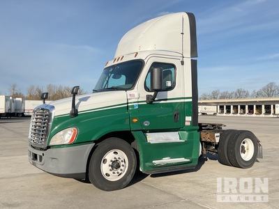 2016 Freightliner Cascadia 125 4x2 S/A Day Cab Truck Tractor