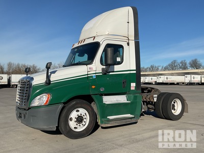 2015 Freightliner CA125DC 4x2 Cabeza Tractora Cabina Corta