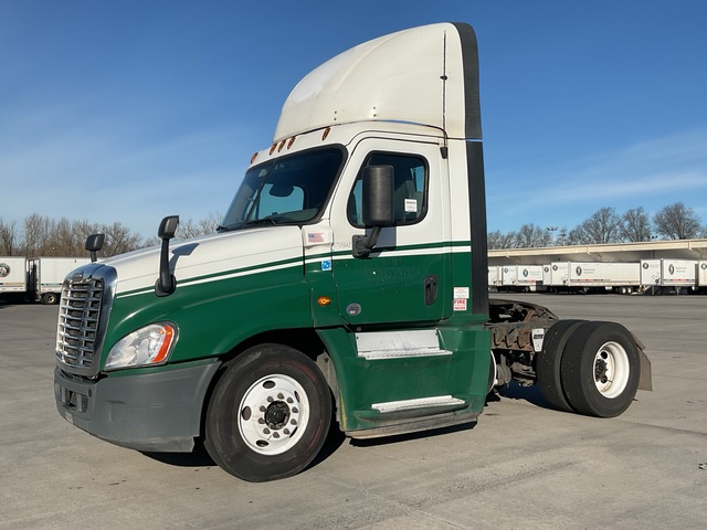 2015 Freightliner Cascadia 125 4x2 S/A Day Cab Truck Tractor