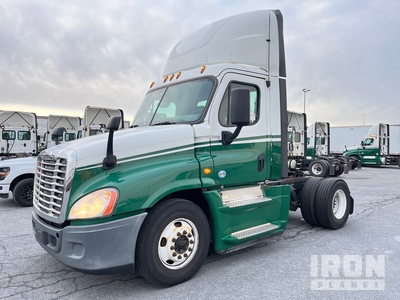 2017 Freightliner CA125 4x2 Ciągnik siodłowy z kabiną dzienną S/A