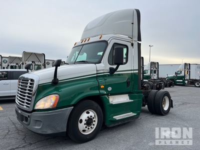 2017 Freightliner CA125 4x2 S/A Day Cab Truck Tractor