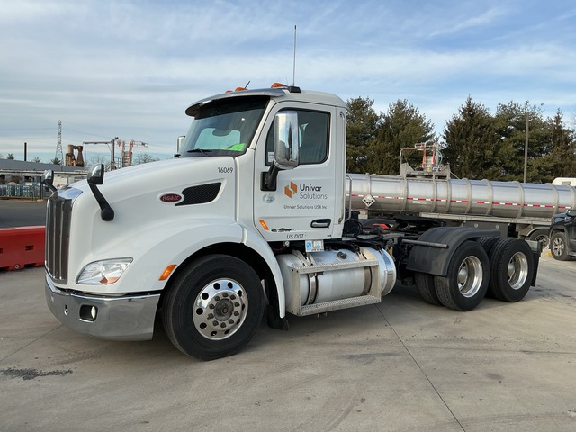 2016 Peterbilt 579 6x4 T/A Day Cab Truck Tractor