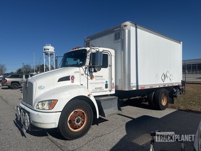 2009 Kenworth T270 4x2 Box Truck w Side and rear door with electric liftgate Autocarro furgonato