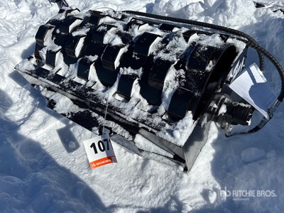 2025 GIYI MCW39 39 in Mini Rotation Skid Steer Compaction Wheel (Unused)