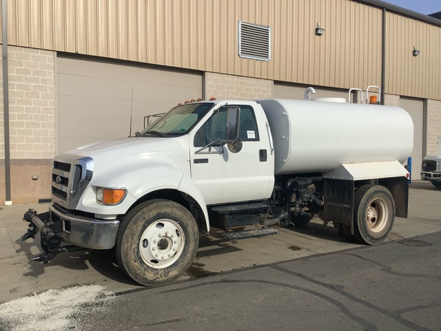 2005 Ford F-750 XL 4x2 Water Truck