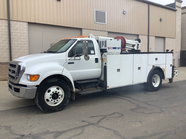 2004 Ford F-750 XLT 4x2 Service Truck