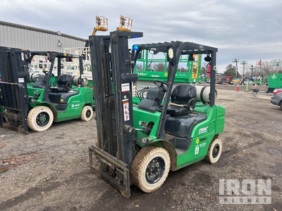 2016 Mitsubishi FG25NGLP 4500 lb 4x2 Carretilla Todoterreno