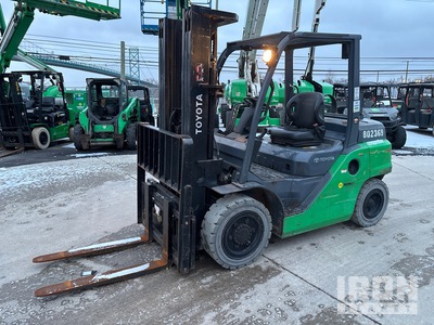 2015 Toyota 8FG35U 7000 lb Pneumatic Tire Forklift