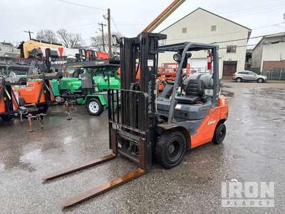 2017 Toyota 8FGU25 3200 lb 4x2 Carretilla Todoterreno