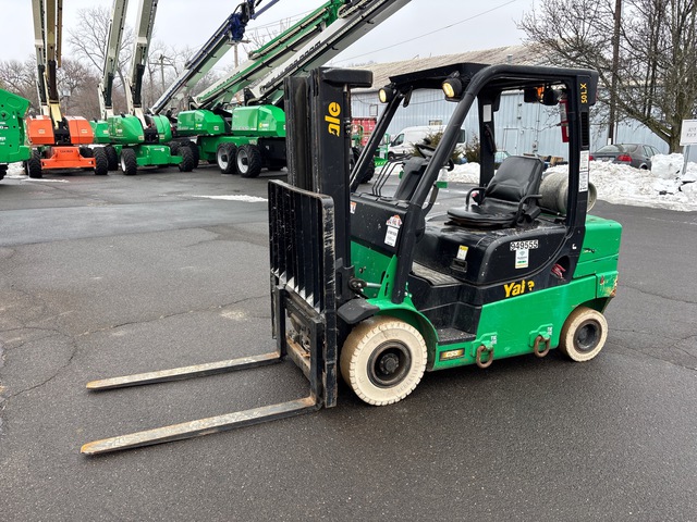 2016 Yale GTP050LXNDAE076 4800 lb Pneumatic Tire Forklift