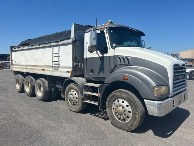 2010 Mack CSMR Metro-Liner 10x4 Twin-Steer Tipper Truck