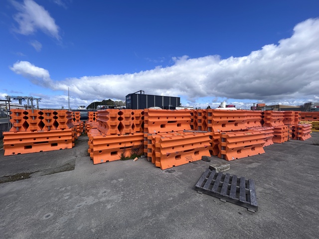 Quantity of (418) 2018 Armor Zone NCHRP 350 x 2000 mm Barrier