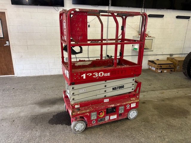 2016 MEC 1330SE Electric Scissor Lift 2016 MEC 1330SE Electric Scissor Lift