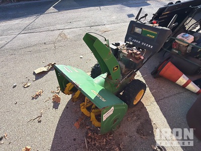 John Deere 1032D 2 ft 8 in Walk-Behind Schneefräse