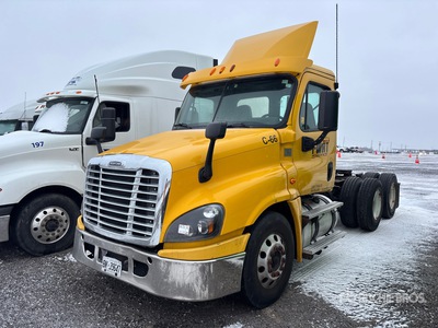 2015 Freightliner Cascadia 125 6x4 T/A Day Cab Truck Tractor