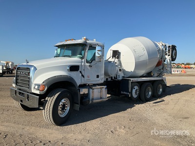 2025 Mack GR64F 8x4 شاحنة خلاط