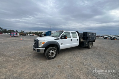 2015 Ford F-450 4x2 Crew Cab Flatbed Truck