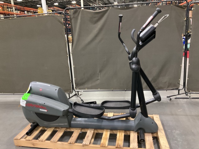 Life Fitness 9500HR Elliptical Life Fitness 9500HR Elliptical