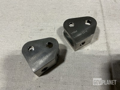 (2) Airglas L44000-13-4 Mounting Brackets