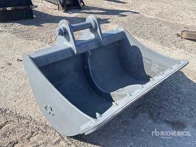 48 in Cleanup Excavator Bucket - Fits John Deere