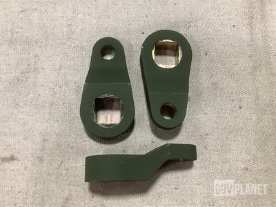 (32) General Dynamics 867011911 Remote Control Levers