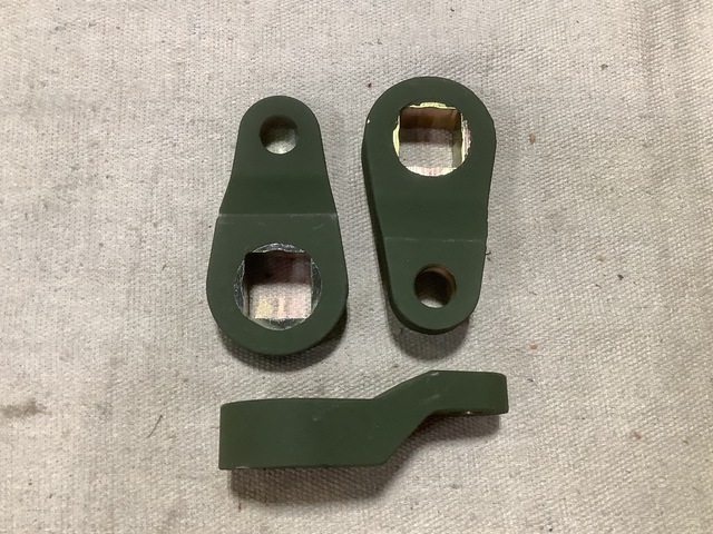 (32) General Dynamics 867011911 Remote Control Levers