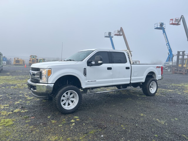 2017 Ford F-350 XLT 4x4 Crew Cab Pickup