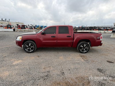 2006 Mitsubishi Raider 4x4 Crew Cab Pickup