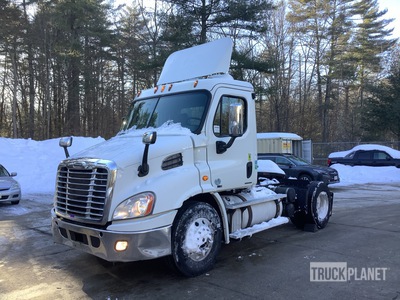 2012 Freightliner CA113 4x2 S/A Day Cab Truck Tractor