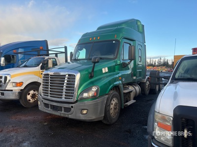 2015 Freightliner Cascadia 125 8x4 Tri/A Sleeper Truck Tractor