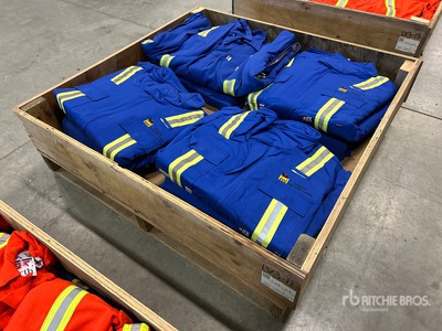 Quantity of Insulated Parkas and Bibs Divers - Magasin, entrepôt, consommateur