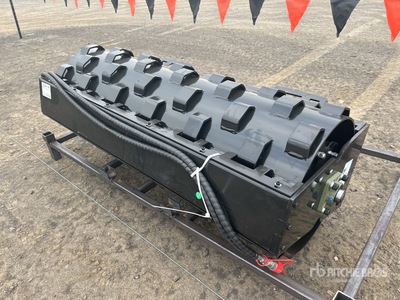 2026 GIYI GY-CW59 1500 mm Padfoot Rodillo vibrador para minicargadora (Unused)