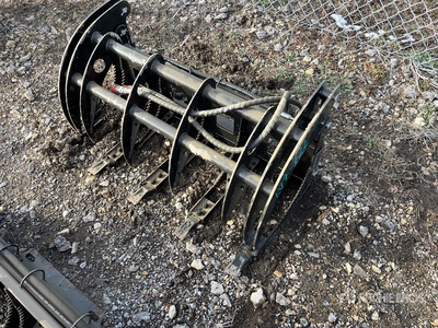 2026 GIYI GY-MCLG60 44 in Mini Skid Steer Grapple (Unused)